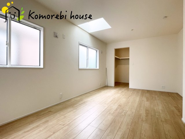 さいたま市見沼区大谷　新築一戸建て　ブルーミングガーデン　02の寝室|使い勝手のいい寝室です