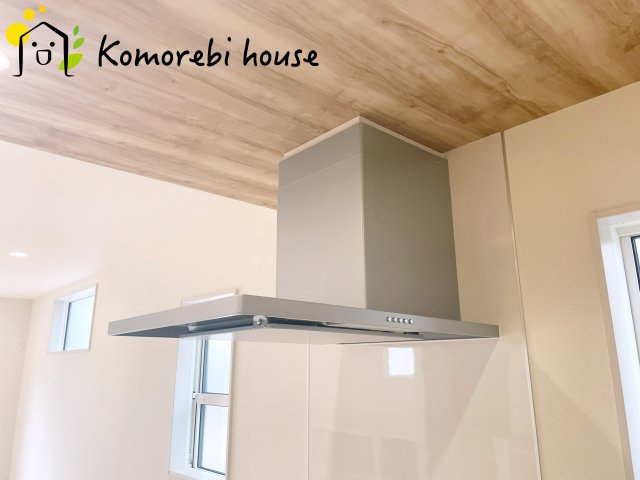 さいたま市見沼区大谷　新築一戸建て　ブルーミングガーデン　02のキッチン|コンパクトなキッチンで掃除もラクラク