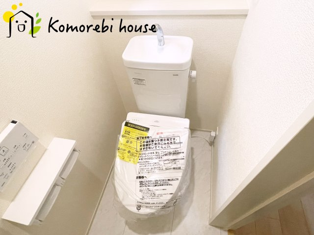 さいたま市見沼区大谷　新築一戸建て　ブルーミングガーデン　02のトイレ|落ち着いた色調のトイレです