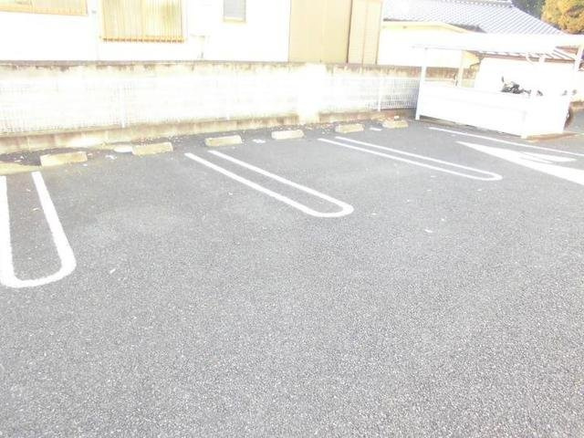 グリシーナの駐車場