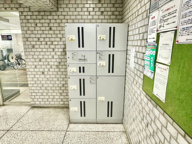パール綱島マンションの設備|ネットショッピングを快適に楽しめる宅配BOX完備。