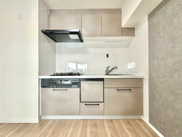 パール綱島マンションのキッチン|日常の使いやすさとデザイン性を兼ね備えたバランスの良いキッチンです。