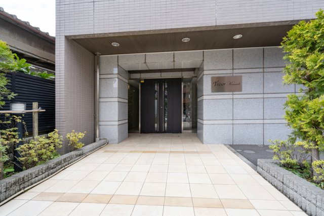 トレゾール亀戸のエントランス