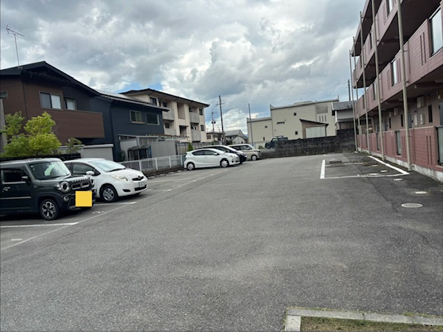 ソレイユ51の駐車場