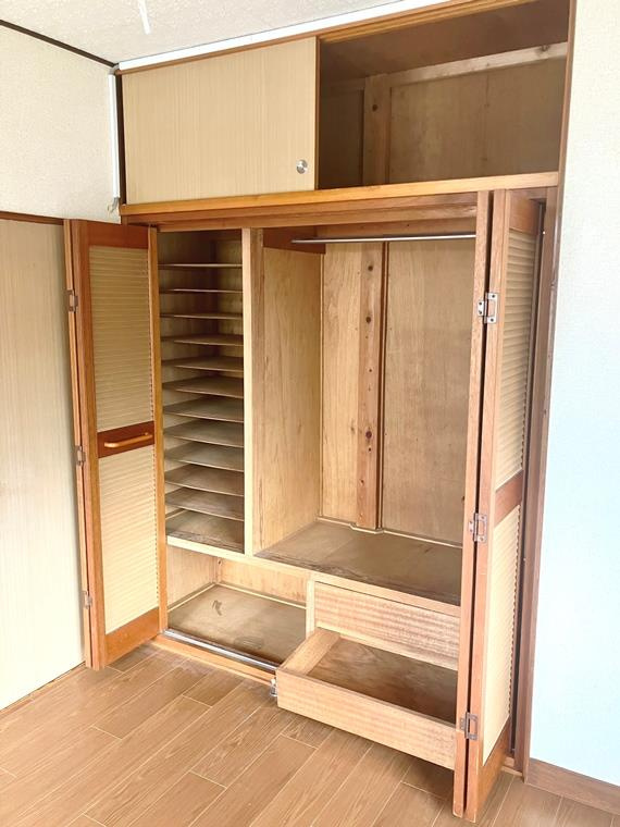 武蔵台戸建の収納|こまごまとしたものを収納できそうですね