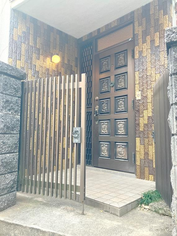 武蔵台戸建のエントランス|建物の内部です