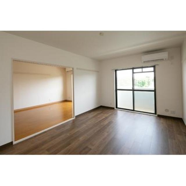 フローラコートの居間・リビング|※写真は同タイプ住戸です。