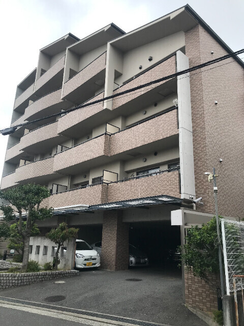 パデシオン大野芝の駐車場