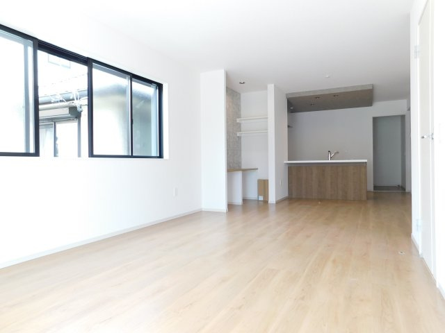 名古屋市港区港北町３丁目の新築一戸建の居間・リビング|◇リビング◇　　南面で明るく広いリビング２０．６帖　スタディーカウンター付き！