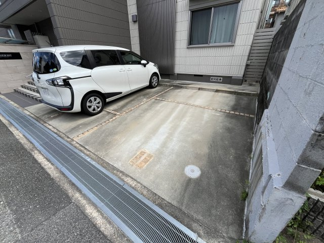 グランエイト甲子園戸崎の駐車場