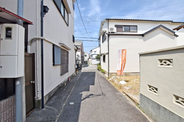 エムズガーデン西難波町2丁目建築条件付き売土地の前面道路含む現地写真|前面道路、南側4.0ｍ私道です。