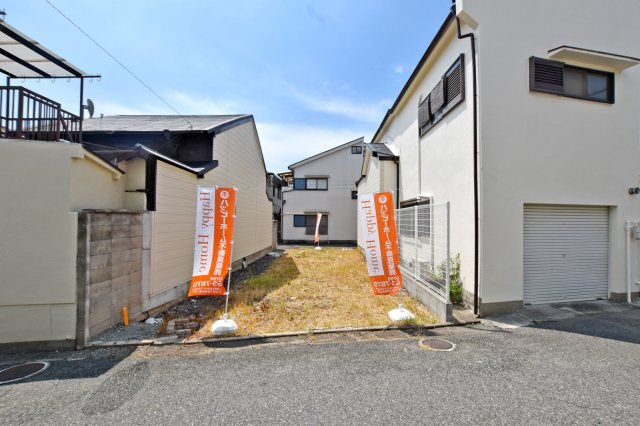 エムズガーデン西難波町2丁目建築条件付き売土地の前面道路含む現地写真|阪神「出屋敷」駅徒歩14分の立地。建物プラン例をご用意しております。現地の広さや陽当たり、周辺環境を確認しながら、完成後の暮らしをイメージしてみませんか？皆様からのご連絡を心よりお待ちしております。