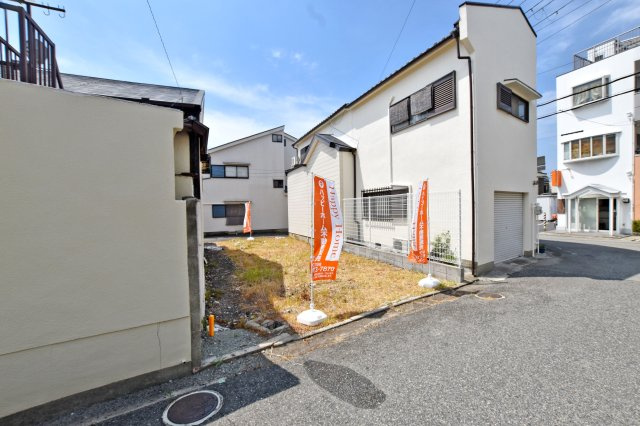 エムズガーデン西難波町2丁目建築条件付き売土地の前面道路含む現地写真|現地の様子を実際にご確認いただけます。周辺環境や前面道路の広さなど、写真だけでは伝わりにくいポイントをぜひ現地でお確かめください！
