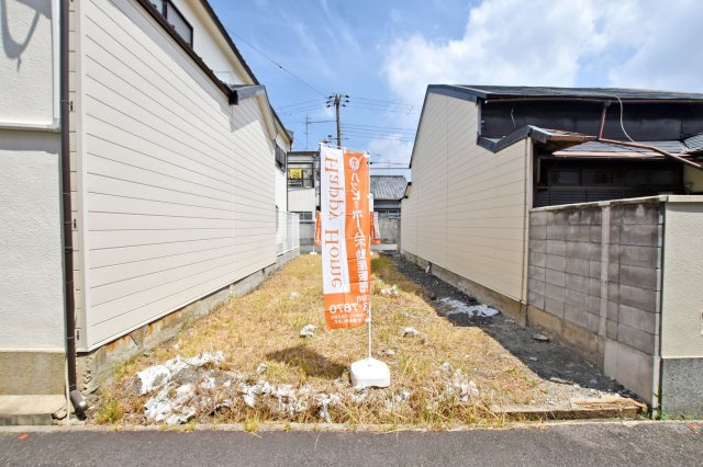 エムズガーデン西難波町2丁目建築条件付き売土地の前面道路含む現地写真|南側から光が差し込む、明るい住まいづくり。
現地で敷地の広さや周辺環境をぜひご確認ください。