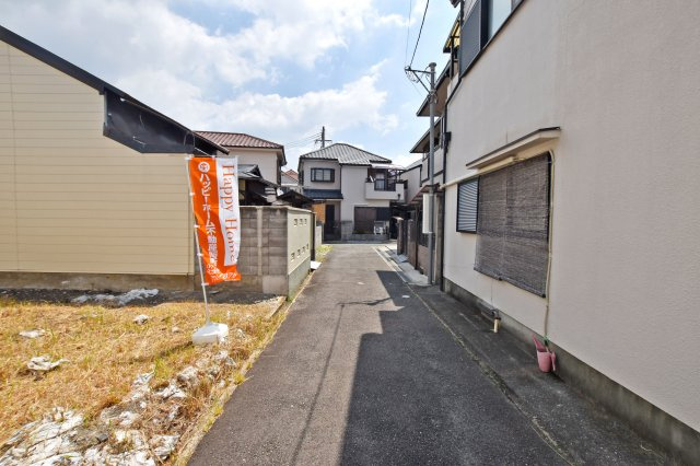 エムズガーデン西難波町2丁目建築条件付き売土地の前面道路含む現地写真|前面道路、南側4.0ｍ私道です。