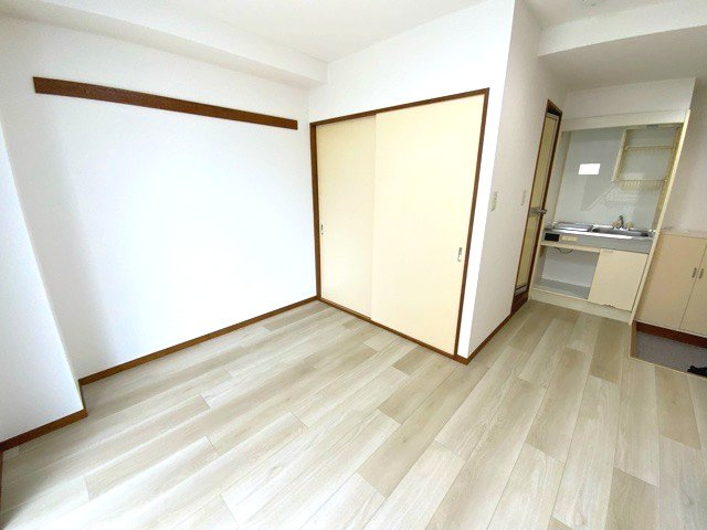 サンセイビルの居間・リビング|こちらの居間で趣味の時間をお楽しみください