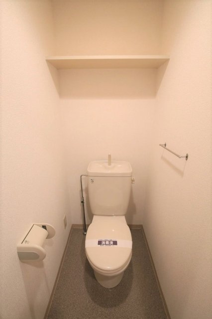 スカイコート新宿落合第６のトイレ|ゆったりとした空間のトイレです