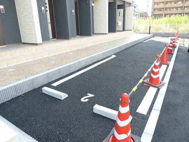 リュミエールメゾンの駐車場
