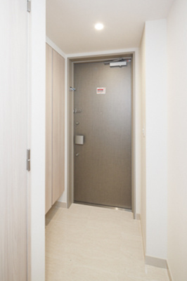 【玄関】 | レガシス中目黒 | ※写真は同タイプ住戸です。