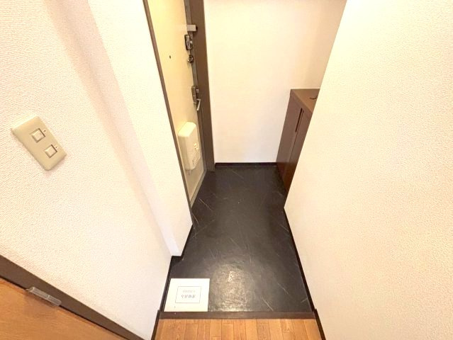 エスポアール岩根の玄関