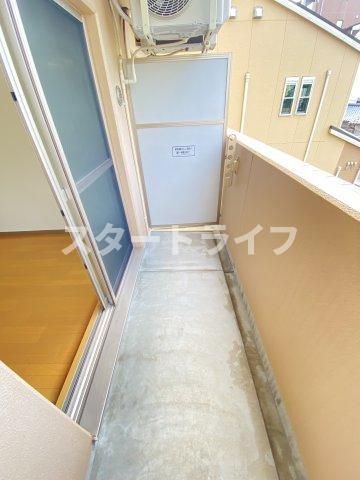 大阪市淀川区東三国４丁目の賃貸マンションのバルコニー