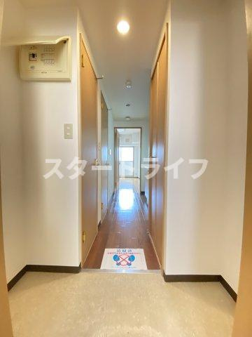 大阪市淀川区東三国４丁目の賃貸マンションの玄関