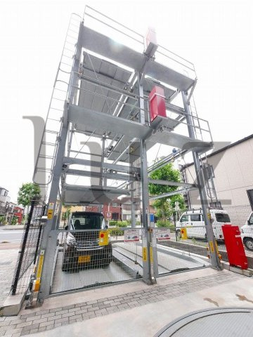 ガーラステーション横浜子安の駐車場