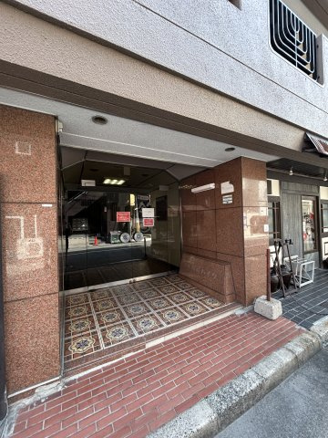 園田岡崎ハイツのエントランス
