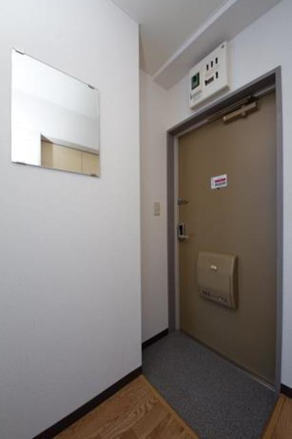 エステージ西調布の玄関|※写真は同タイプ住戸です。