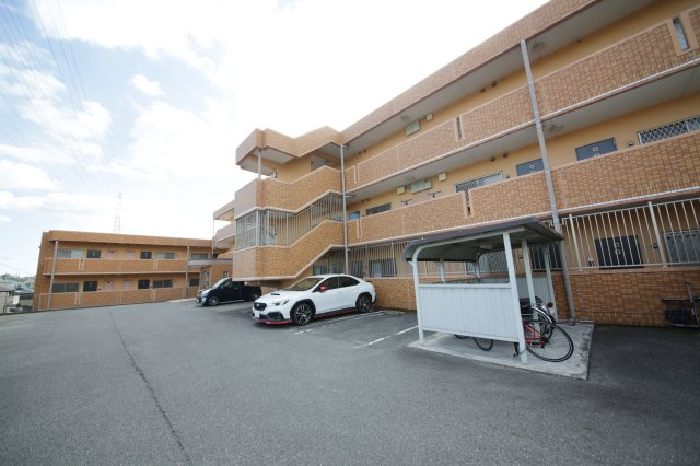 サウスヒルズ緑Cの駐車場