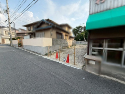 【前面道路含む現地写真】 | 尾井町２丁目　売土地 | 【建築のご提案が可能です】どんな家を建てる事ができるのだろう？と感じたらイエストアへご相談を！イエストアスタッフが設計士と共にご希望に沿った間取りをご提案を致します♪