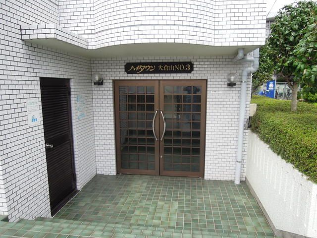 横浜市港北区大倉山１丁目の賃貸マンションのエントランス