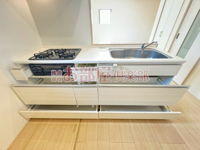 キャッスル(東合川) のキッチン|コンパクトなキッチンで掃除もラクラク