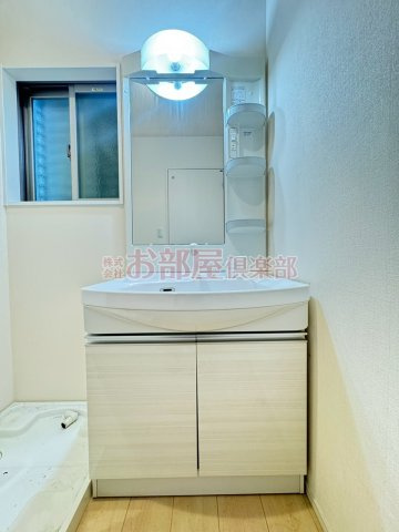キャッスル(東合川) の洗面所|スペースが確保できる洗面所です