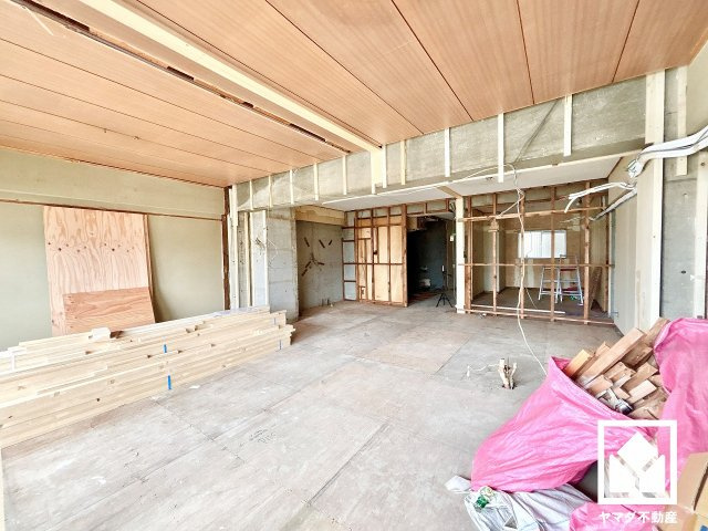 日商岩井夙川マンションのその他|ほぼスケルトンの状態から大規模リフォームを実施しています。（リフォーム中の写真です）