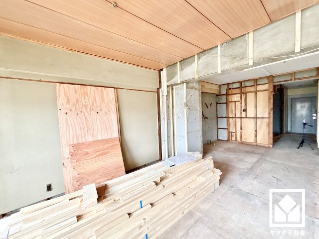 日商岩井夙川マンションのその他|新しくきれいな室内で、気持ちよく暮らせる住まいに仕上がります。（リフォーム中の写真です）
