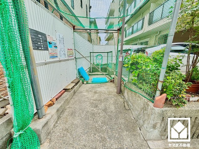 日商岩井夙川マンションのその他共用部分|衛生面への配慮もうかがえる、心地よく利用できるごみ置き場です。