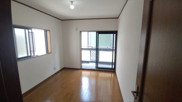 伊丹市寺本　中古戸建の洋室