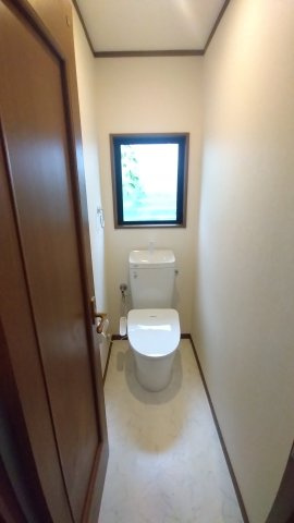 伊丹市寺本　中古戸建のトイレ