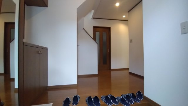 伊丹市寺本　中古戸建の玄関