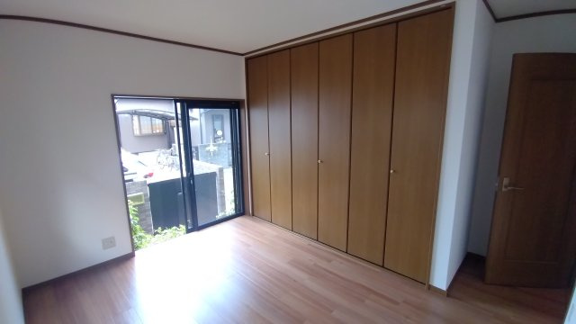 伊丹市寺本　中古戸建の洋室