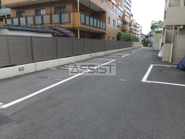 アンブローズ仙川の駐車場