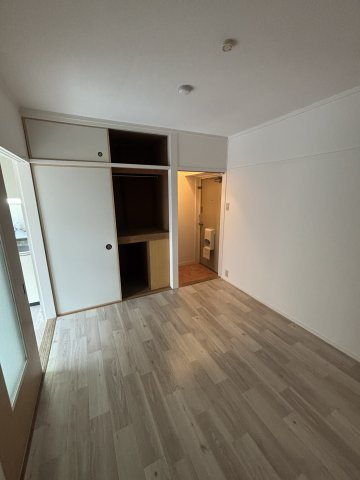 園田岡崎ハイツの居間・リビング