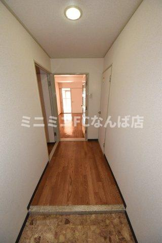 難波ロイヤルハイツの玄関