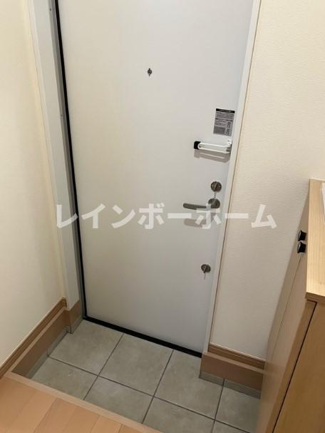 特典：仲介手数料が無料です!!の玄関