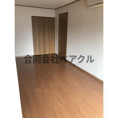 【寝室】 | コーポラス伏見 | ゆとりの広さです