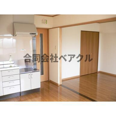 【居間・リビング】 | コーポラス伏見 | 使いやすいリビングです