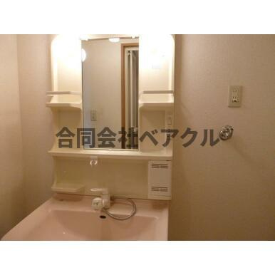 【洗面所】 | コーポラス伏見 | ゆったりとスペースのある洗面所