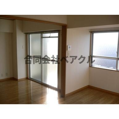 【洋室】 | コーポラス伏見 | 広々とした洋室です