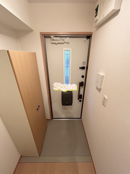 アパートメントKー1の玄関